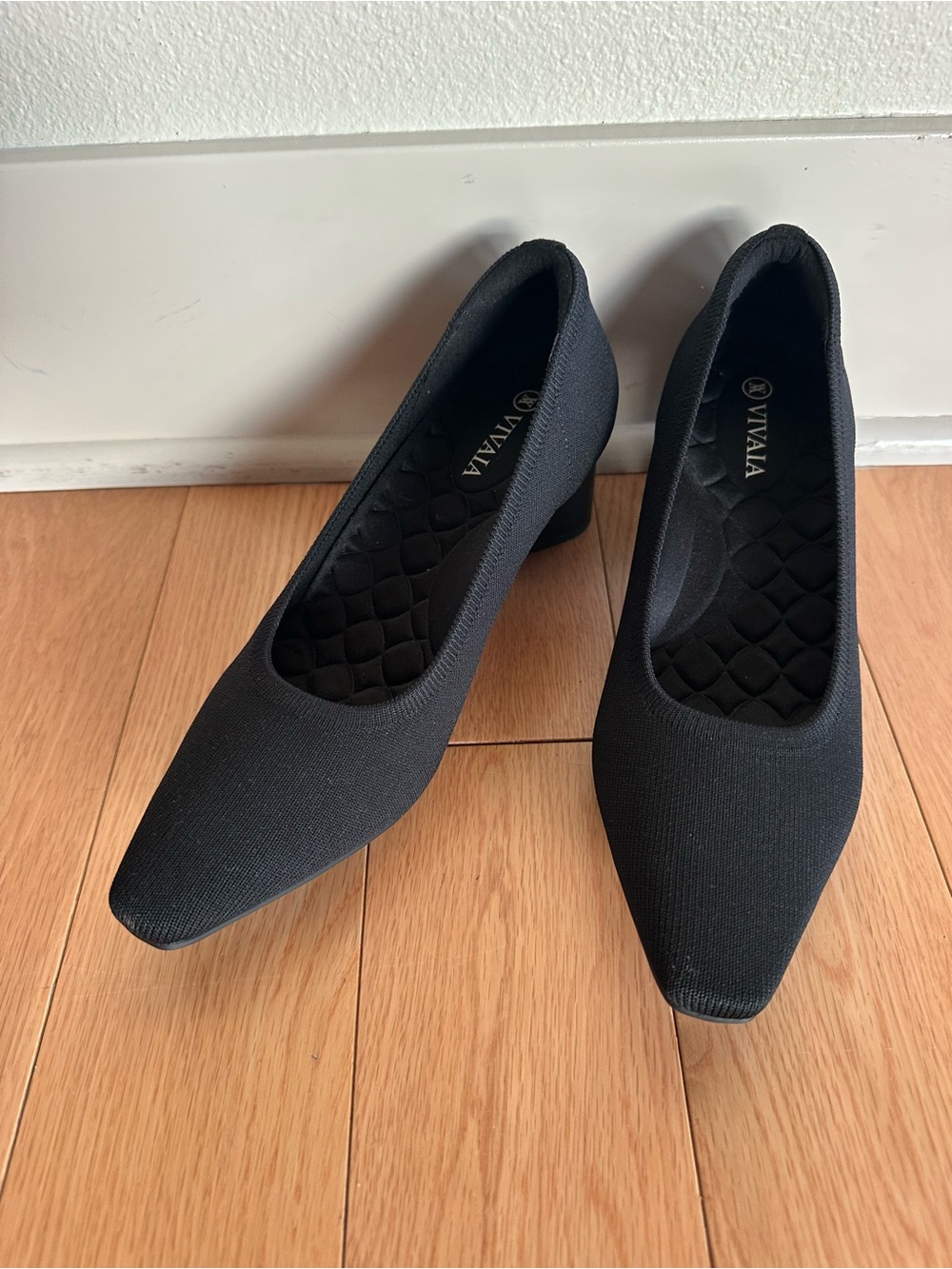 VIAIA Women's Black Mid Block Heel Pump